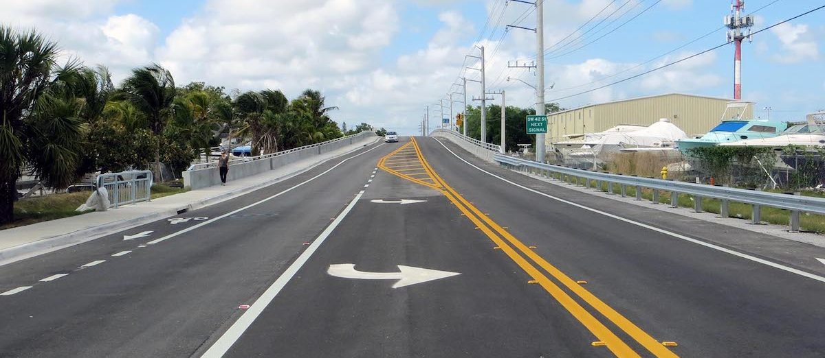 turning lane on roadway