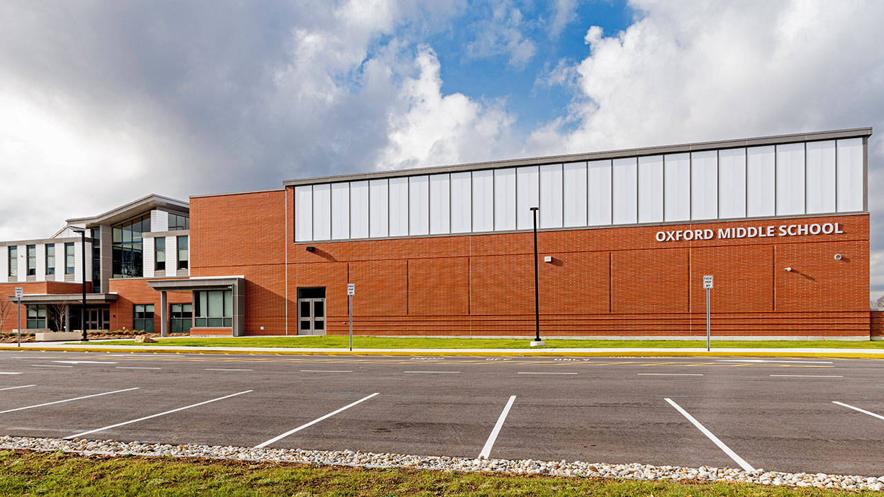 Town of Oxford Middle School - Colliers Engineering & Design