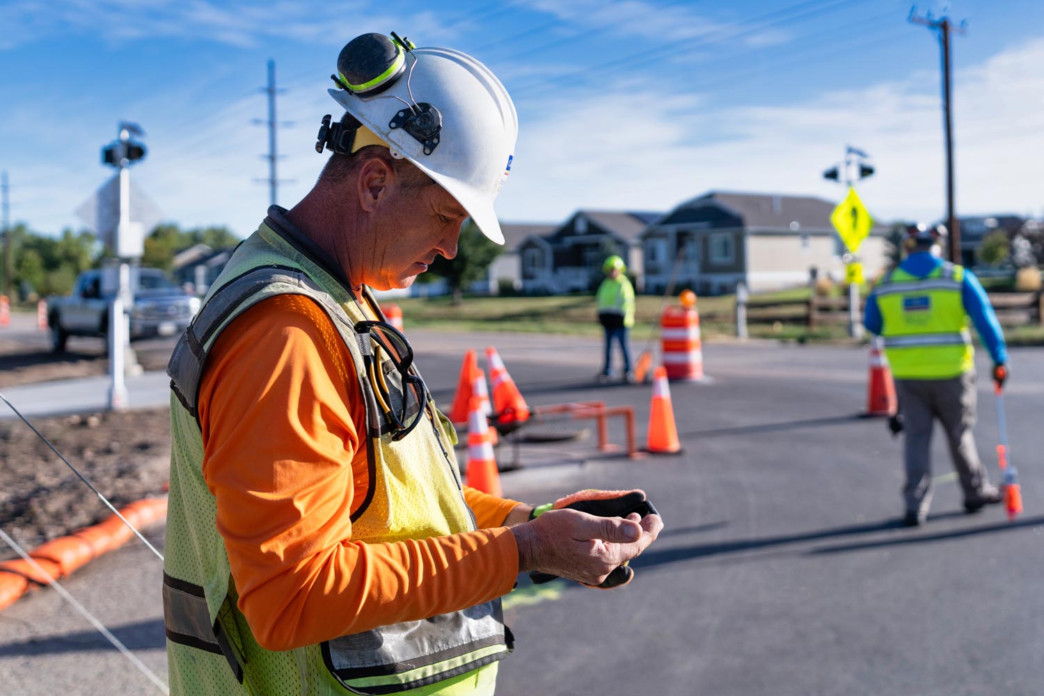 SUE expert analyzes results on tablet