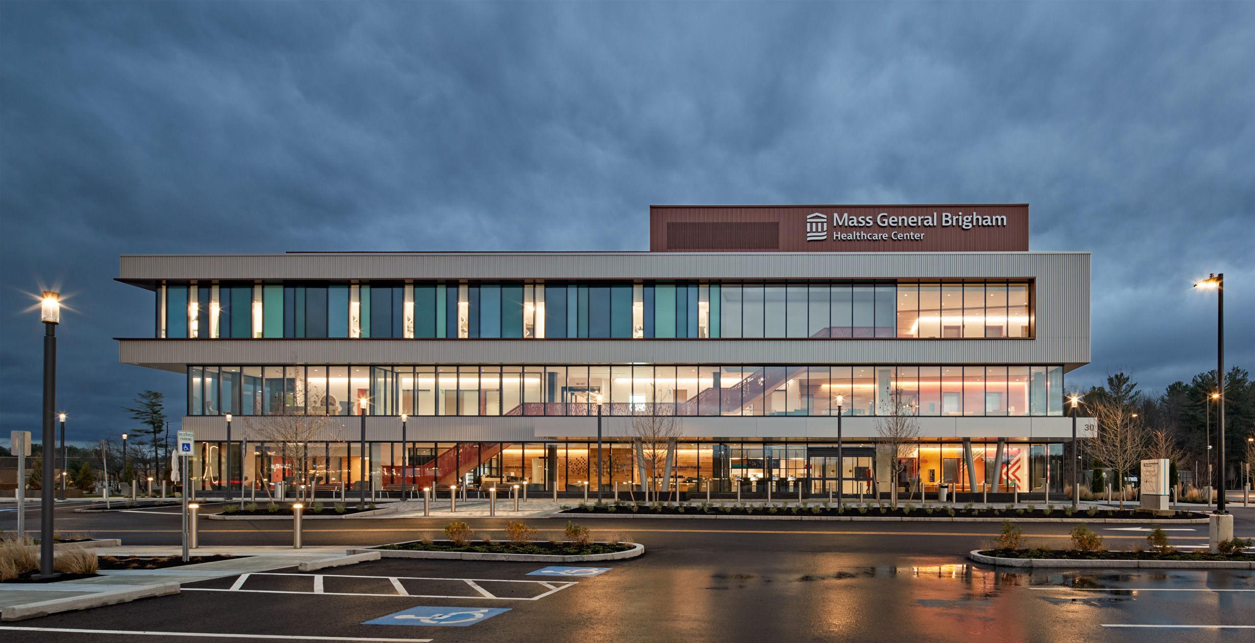 Exterior of Mass General Brigham Healthcare Center (Salem, NH)